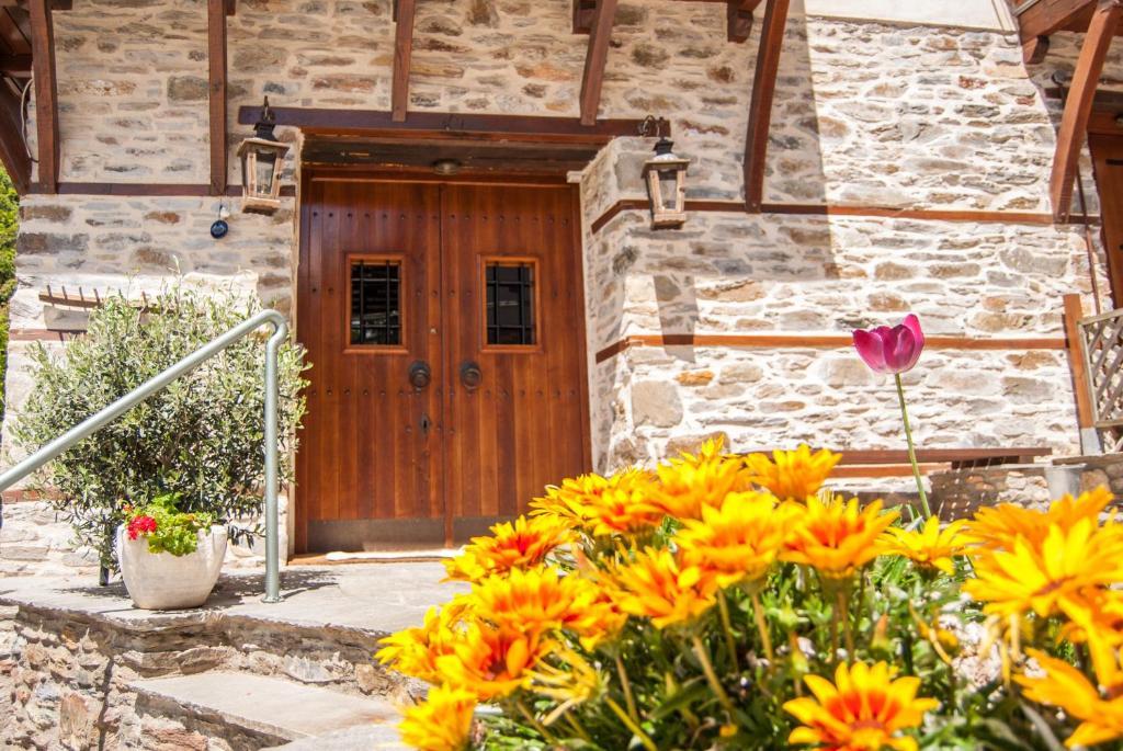 Viraggas Traditional Hotel Врастама Экстерьер фото